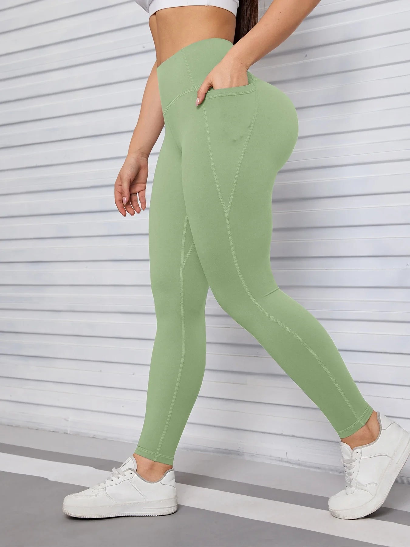 LightGreen high-waist yoga leggings with side phone pockets – Murps
