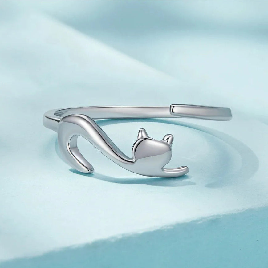 Dainty adjustable cat ring in 925 sterling silver on hand